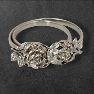 Vintage 80s Silver Toned Slinky Stretch Women's Belt with Rose Buckles Sleek